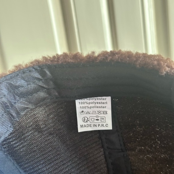 NWT Brown Shearling Cap with Red Heart - Picture 4 of 7